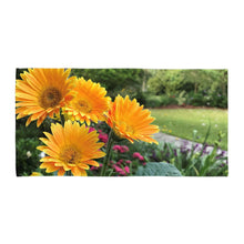 Load image into Gallery viewer, Gerbera Daisy &#39;Perspective&#39; Towel
